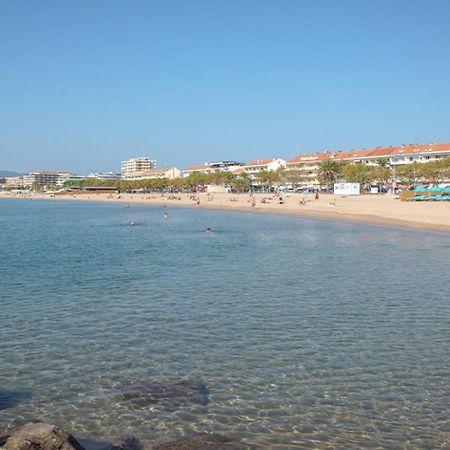 Hotel Sable Et Soleil - Port, Plage Et Jacuzzi Prive Frejus Exterior photo