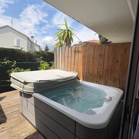 Hotel Sable Et Soleil - Port, Plage Et Jacuzzi Prive Frejus Exterior photo