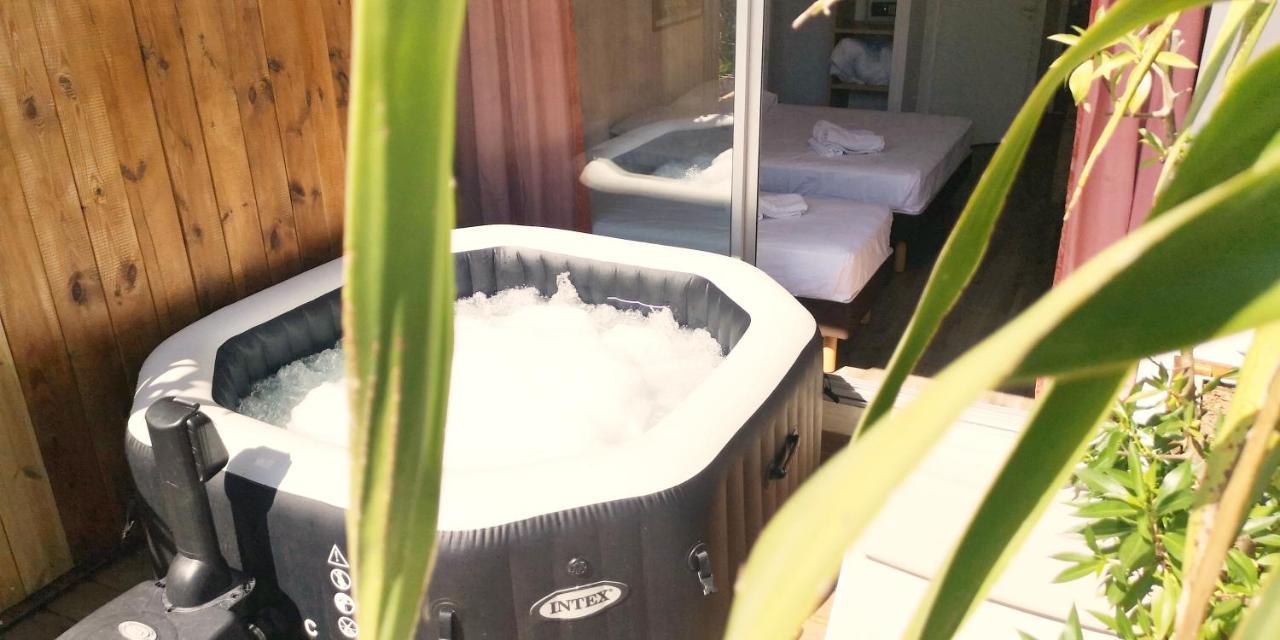 Hotel Sable Et Soleil - Port, Plage Et Jacuzzi Prive Frejus Exterior photo