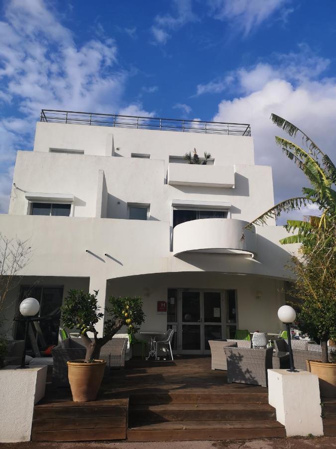 Hotel Sable Et Soleil - Port, Plage Et Jacuzzi Prive Frejus Exterior photo