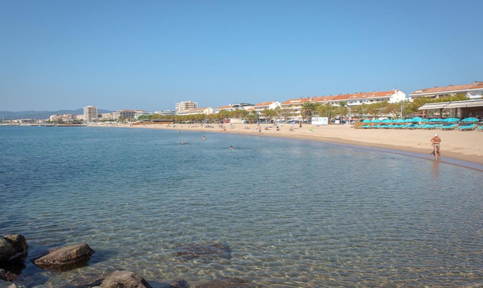 Hotel Sable Et Soleil - Port, Plage Et Jacuzzi Prive Frejus Exterior photo