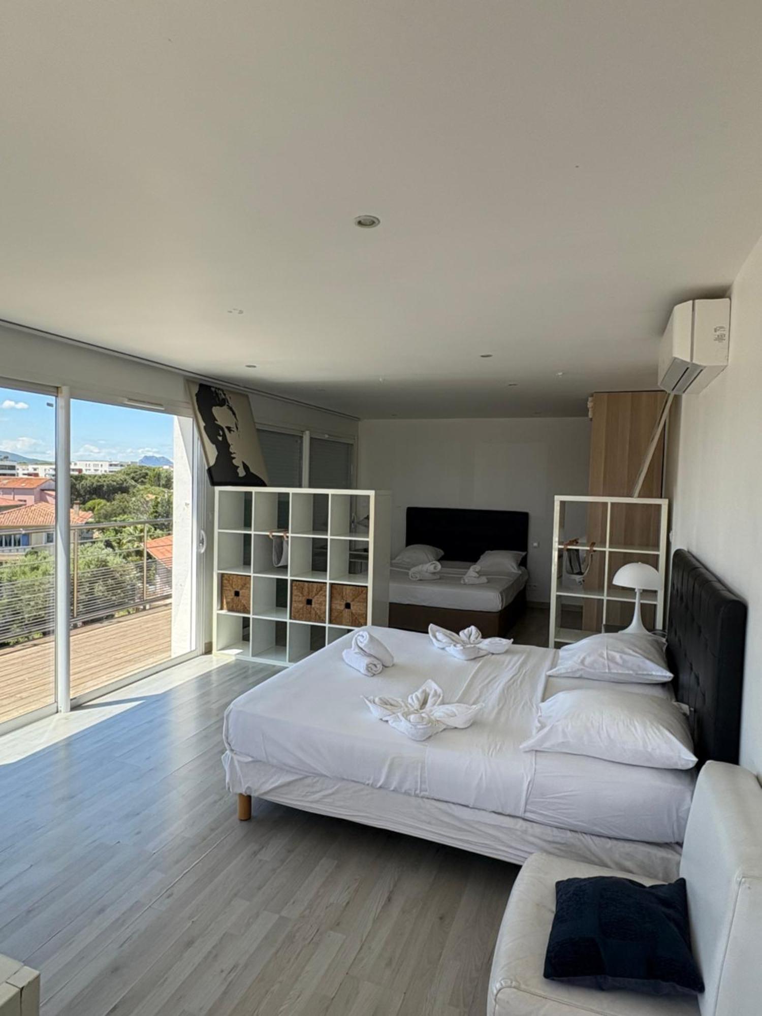 Hotel Sable Et Soleil - Port, Plage Et Jacuzzi Prive Frejus Exterior photo