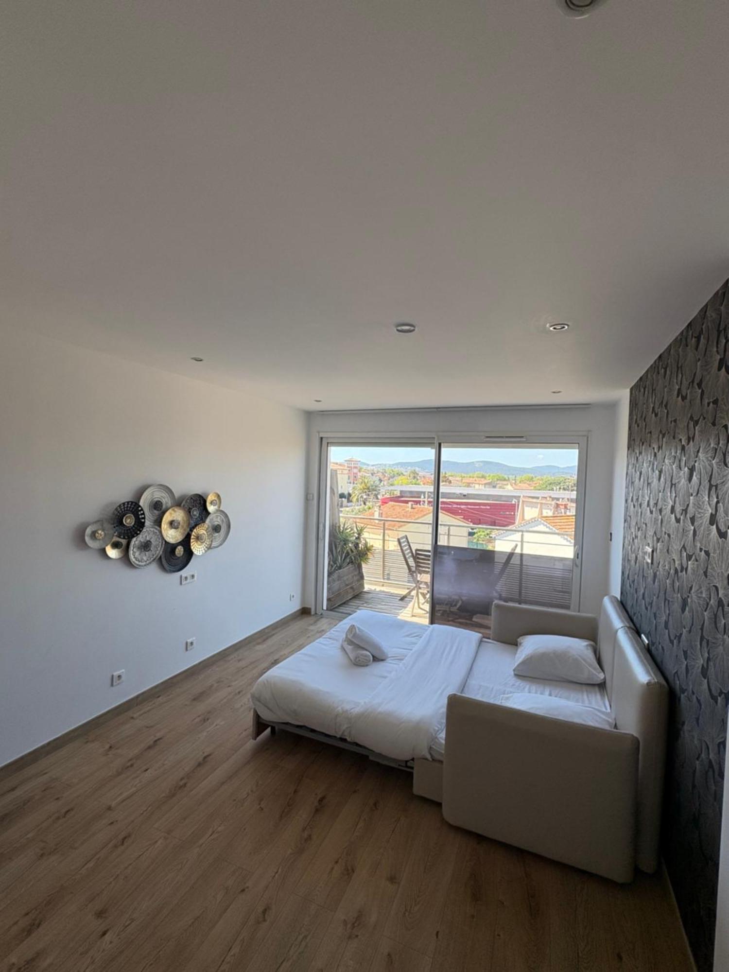 Hotel Sable Et Soleil - Port, Plage Et Jacuzzi Prive Frejus Exterior photo