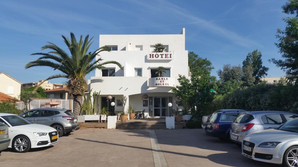 Hotel Sable Et Soleil - Port, Plage Et Jacuzzi Prive Frejus Exterior photo