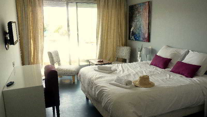Hotel Sable Et Soleil - Port, Plage Et Jacuzzi Prive Frejus Exterior photo
