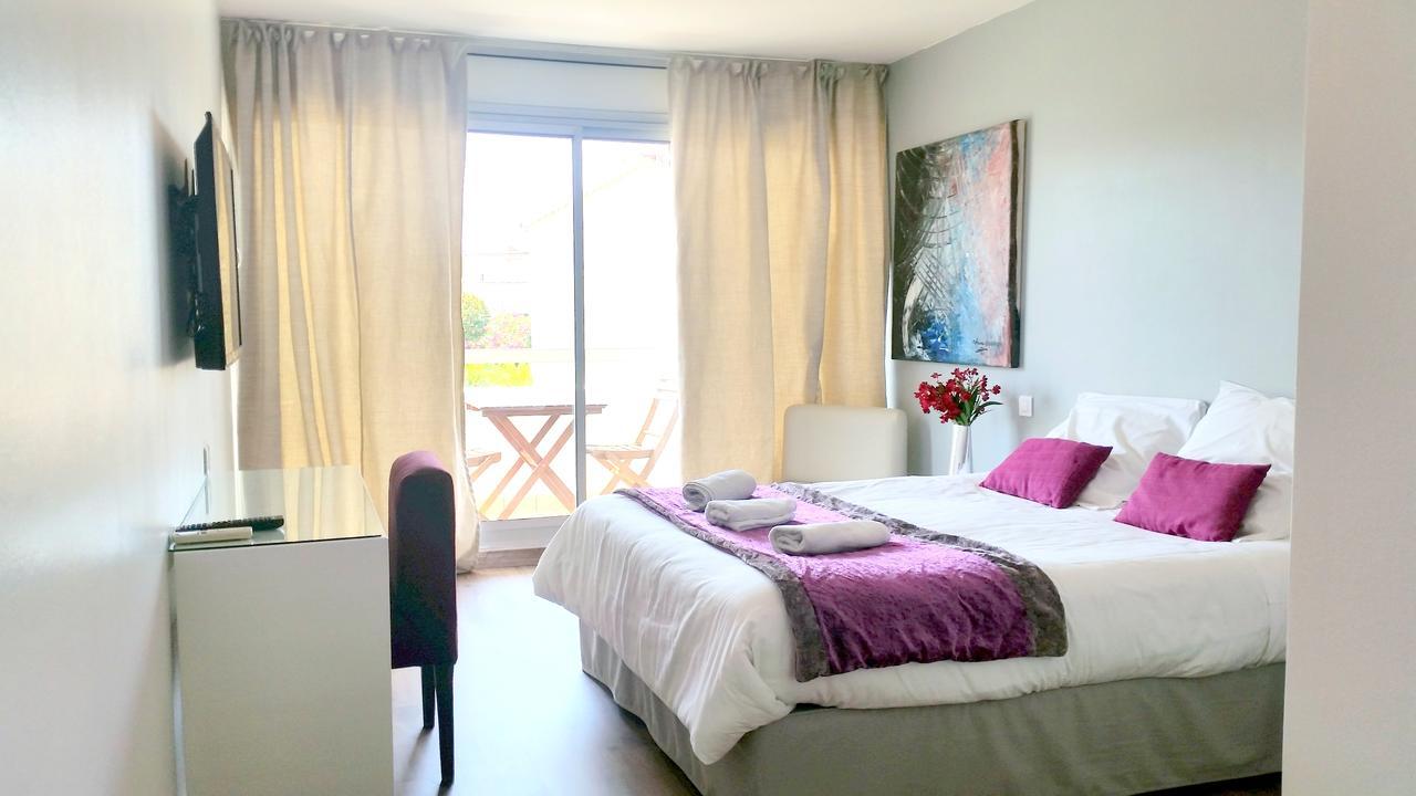 Hotel Sable Et Soleil - Port, Plage Et Jacuzzi Prive Frejus Room photo