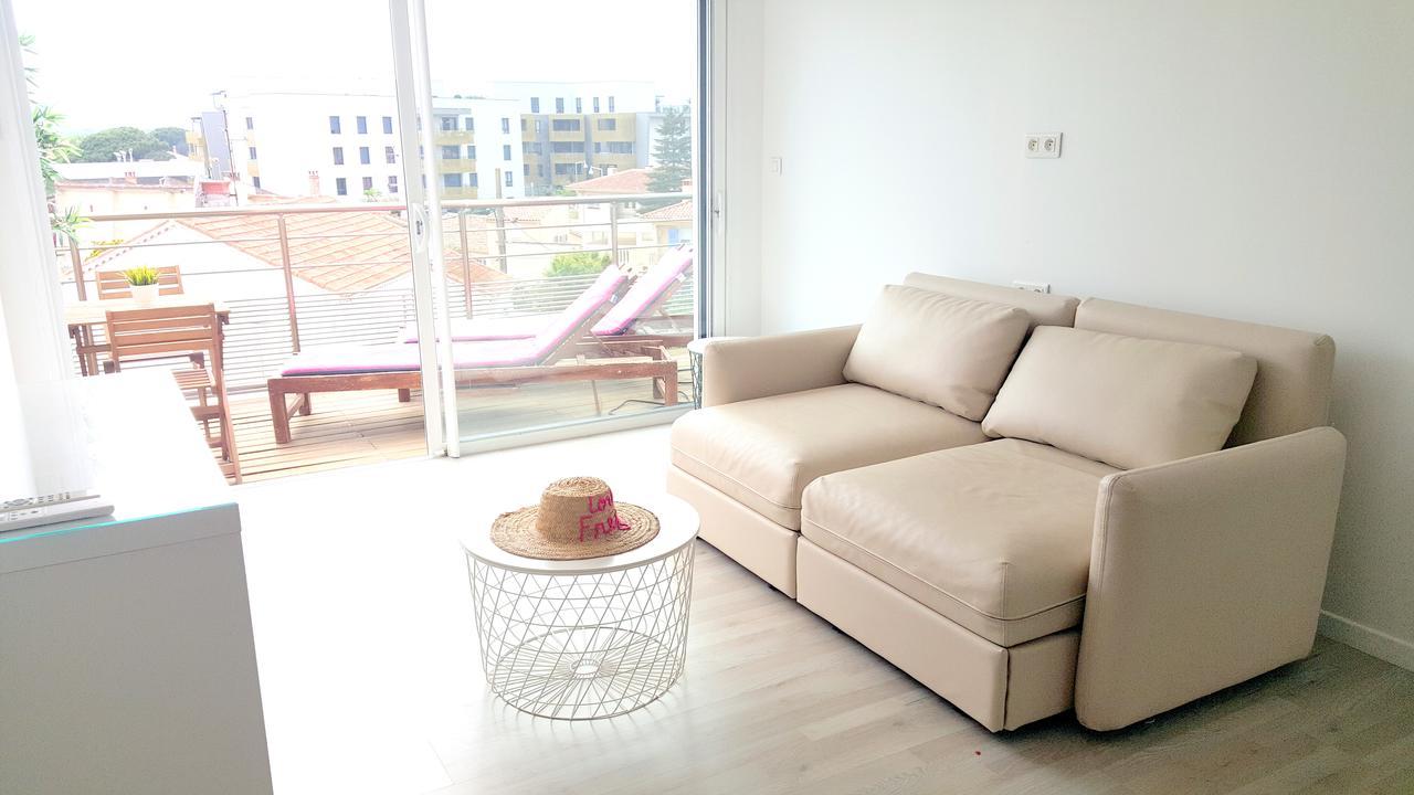 Hotel Sable Et Soleil - Port, Plage Et Jacuzzi Prive Frejus Room photo