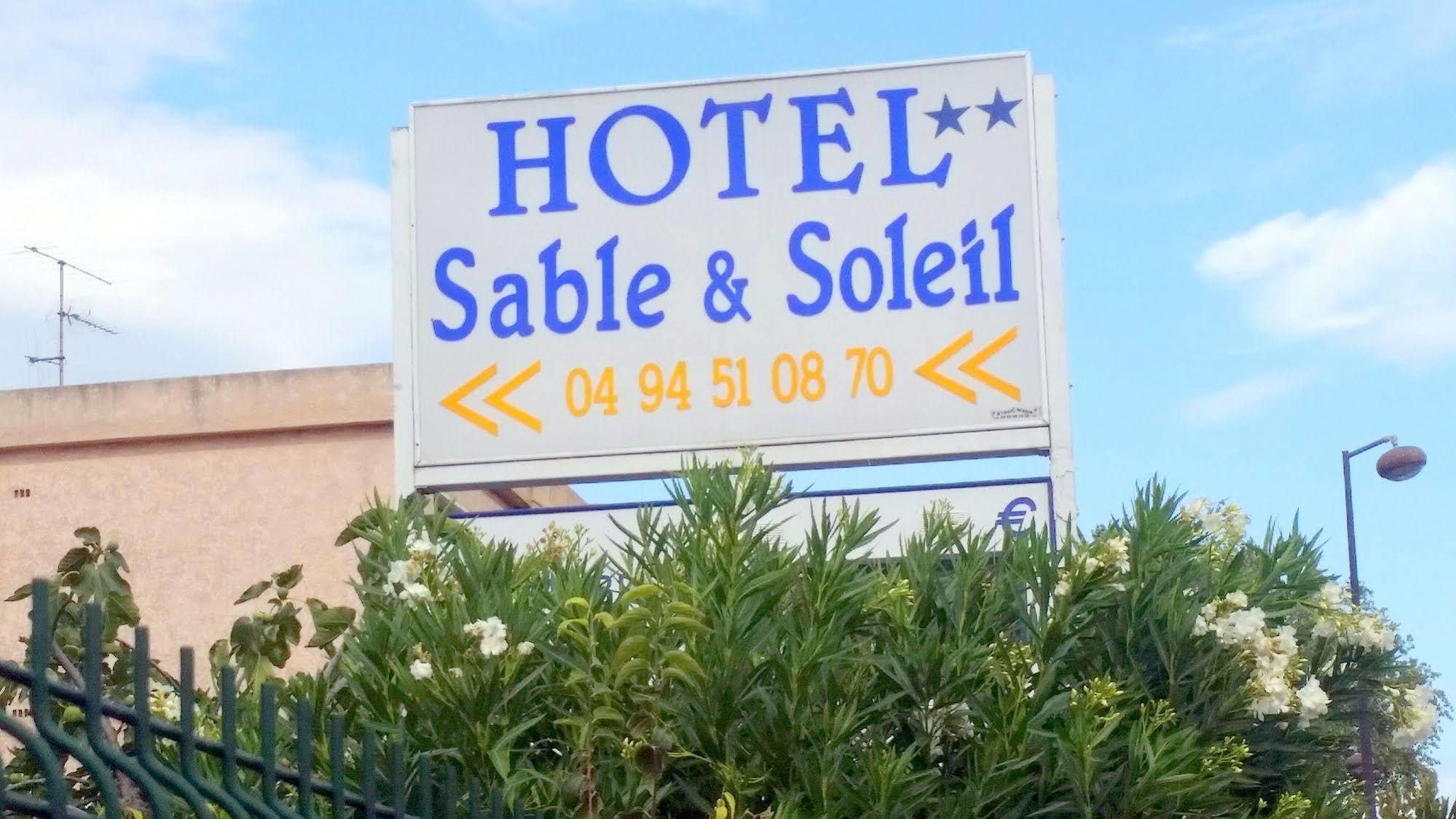 Hotel Sable Et Soleil - Port, Plage Et Jacuzzi Prive Frejus Exterior photo