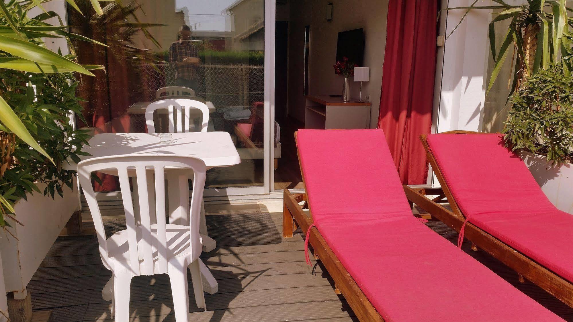 Hotel Sable Et Soleil - Port, Plage Et Jacuzzi Prive Frejus Exterior photo
