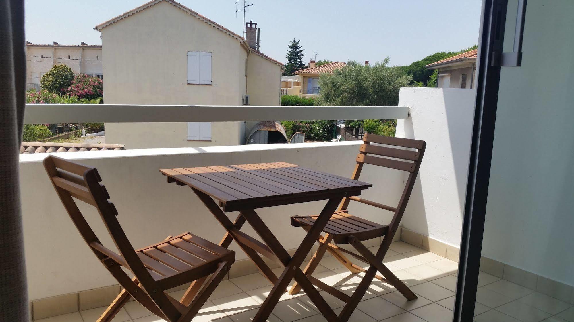 Hotel Sable Et Soleil - Port, Plage Et Jacuzzi Prive Frejus Exterior photo