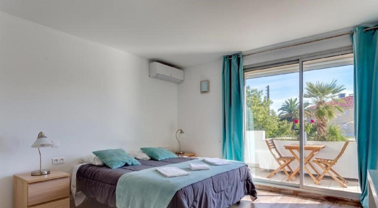 Hotel Sable Et Soleil - Port, Plage Et Jacuzzi Prive Frejus Room photo