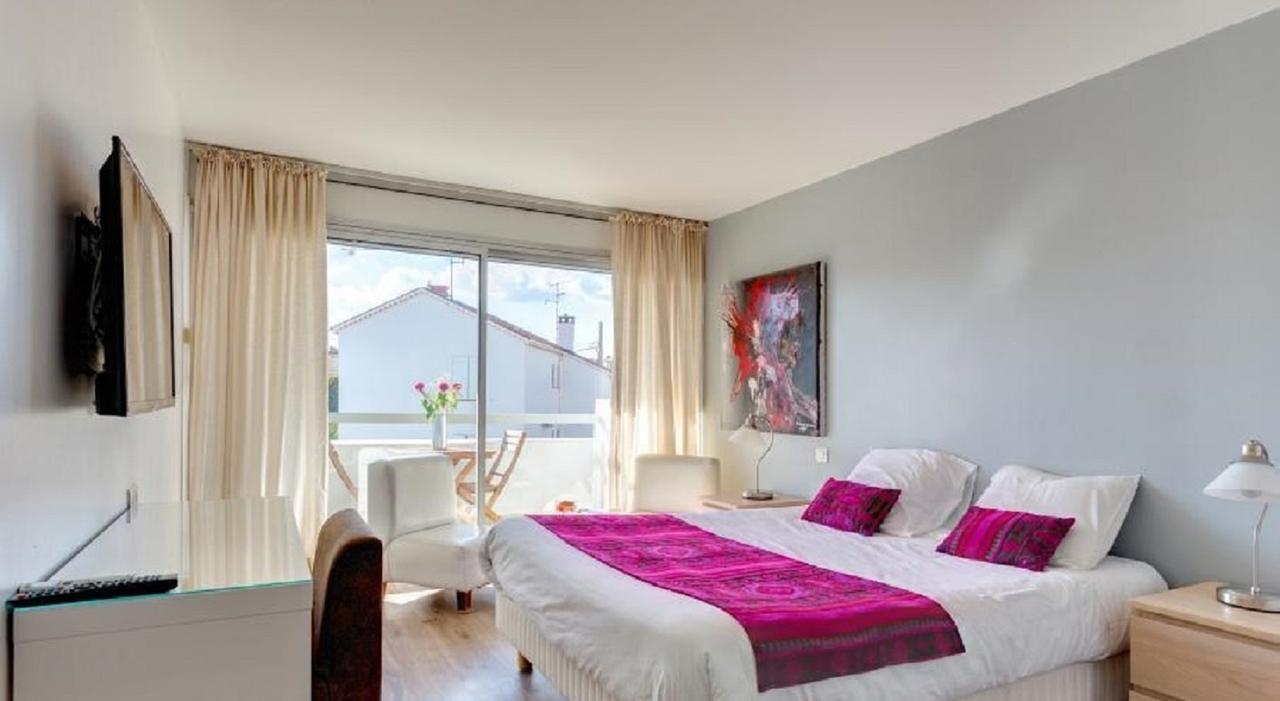 Hotel Sable Et Soleil - Port, Plage Et Jacuzzi Prive Frejus Exterior photo