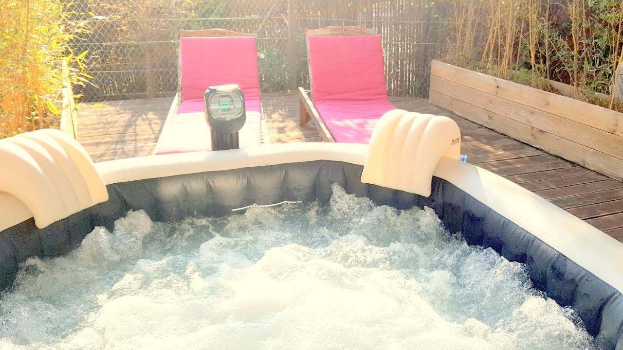 Hotel Sable Et Soleil - Port, Plage Et Jacuzzi Prive Frejus Exterior photo