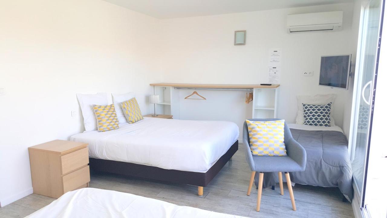 Hotel Sable Et Soleil - Port, Plage Et Jacuzzi Prive Frejus Exterior photo